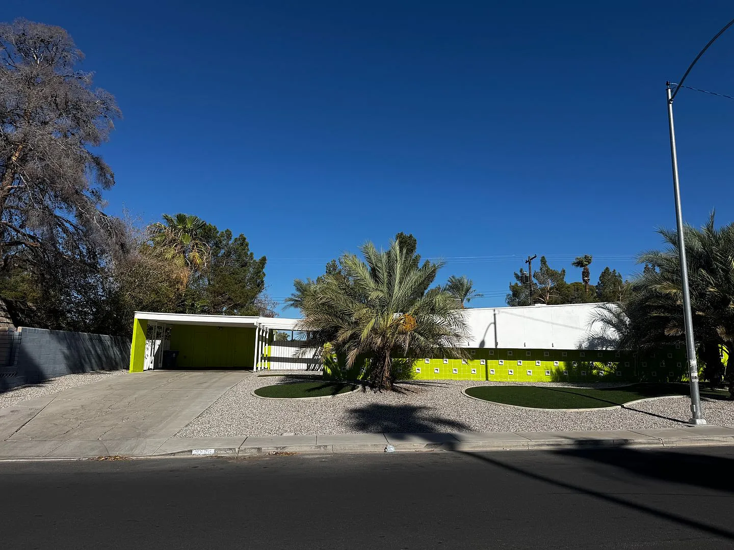 Famous "Caddy Shack" Home! Amazing Mid-Mod in Heart of Las Vegas!! — Photo 1
