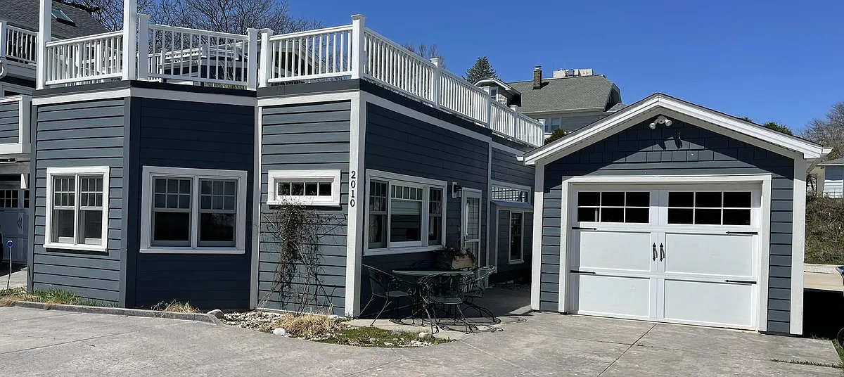 Coach-house style, self-contained apartment w/ patio, private entrance and extra-deep one-car garage. - 2010 E Iron St