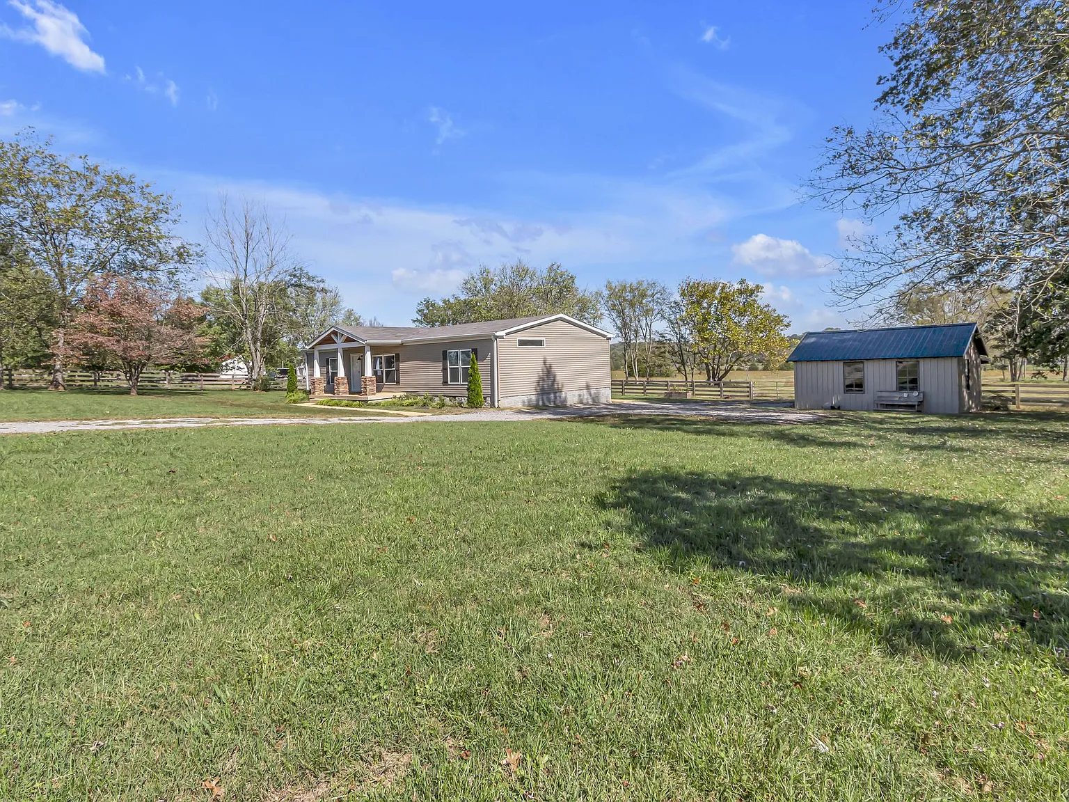 3 bed, 1600 sqft, $2,400 — Photo 4