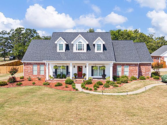 2nd image of 27 Woodridge Dr
