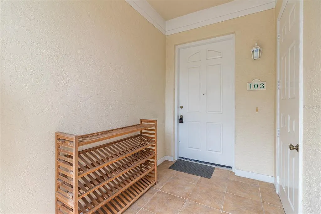 3 bed, 3.0 bath, 1650 sqft, $4,200 — Photo 3