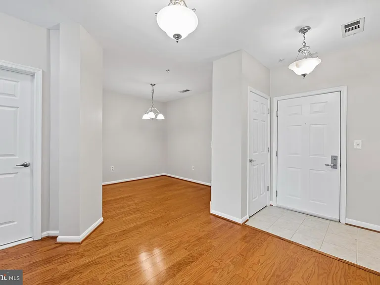 801 S Greenbrier St #215 — Photo 19