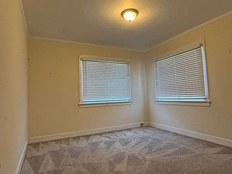 921 Laguna Ave — Photo 8