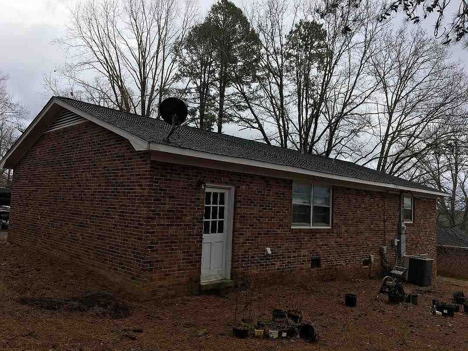 2nd image of 110 Rocking Chair Ln
