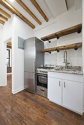 1st image of 28 Forsyth St #4