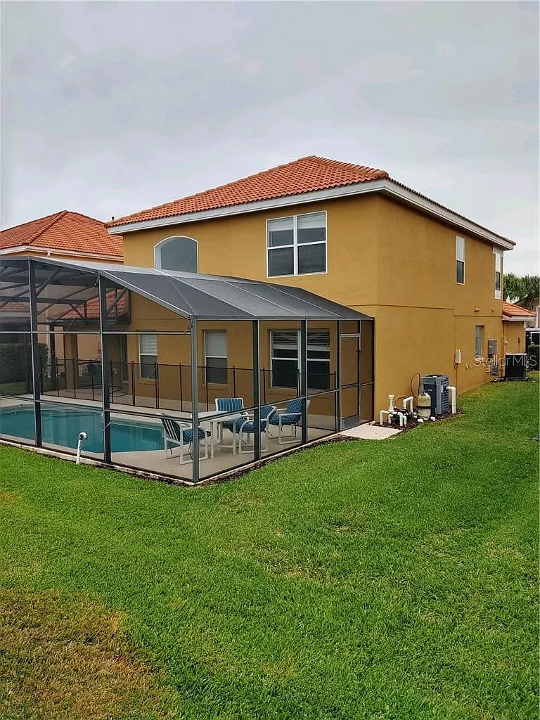 5 bed, 2106 sqft, $2,800 — Photo 2