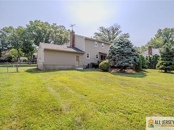5th image of 3308 Evergreen Ln