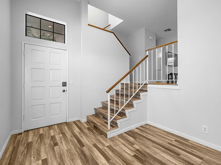 412 N Bushnell Ave #C — Photo 4
