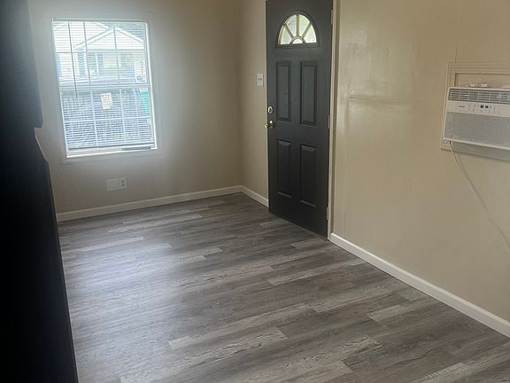 2nd image of 202 Sunnyside Ln Unit 4