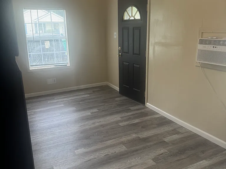 202 Sunnyside Ln #4 — Photo 2
