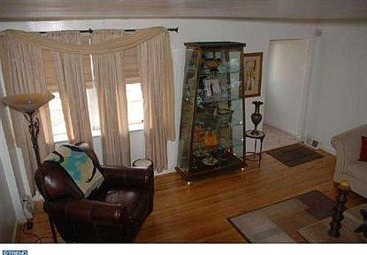 5th image of 126 W Walnut Park Dr