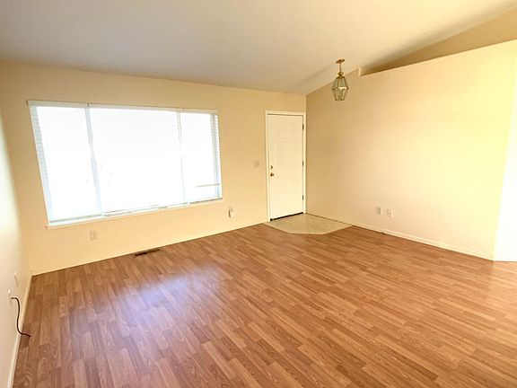 4th image of 1112 Herron Ln