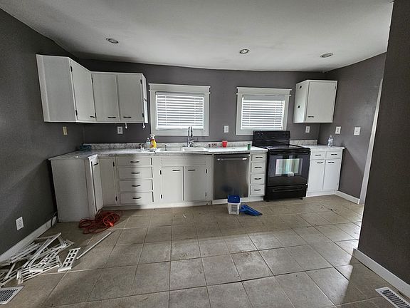 4th image of 814 N Broadway St