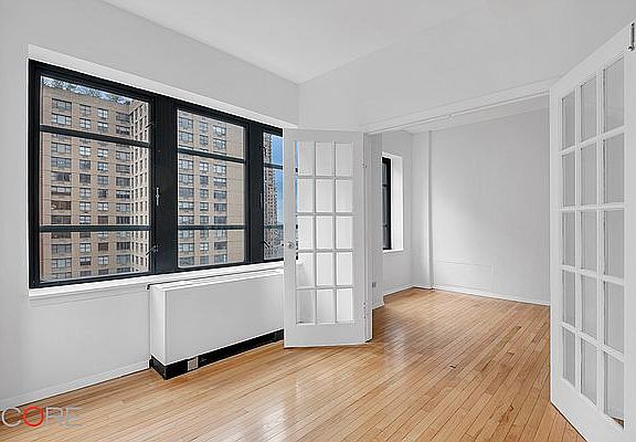 4th image of 43 W 61st St APT 25Z