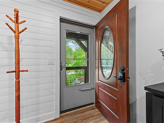 3rd image of 3365 Howland Rd