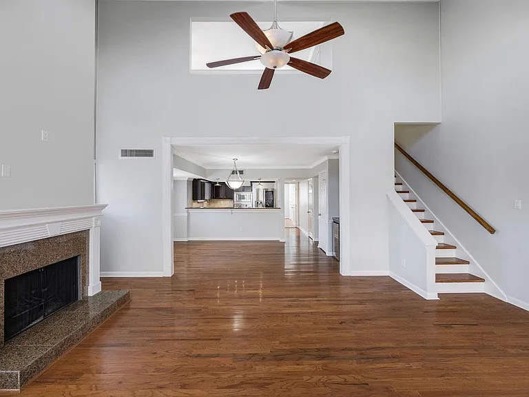 1114 Augusta Dr #1 — Photo 9