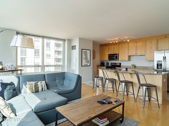 4th image of 33 W Ontario St APT 18G