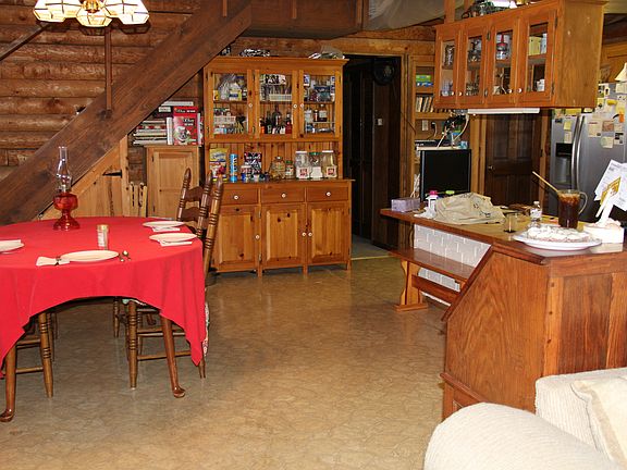 3rd image of 684 Henson Dr