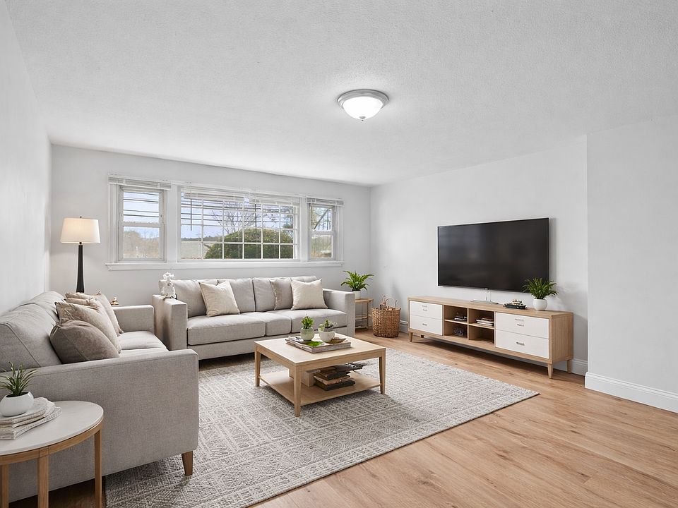 1st image of 121 Cambridge Rd #B