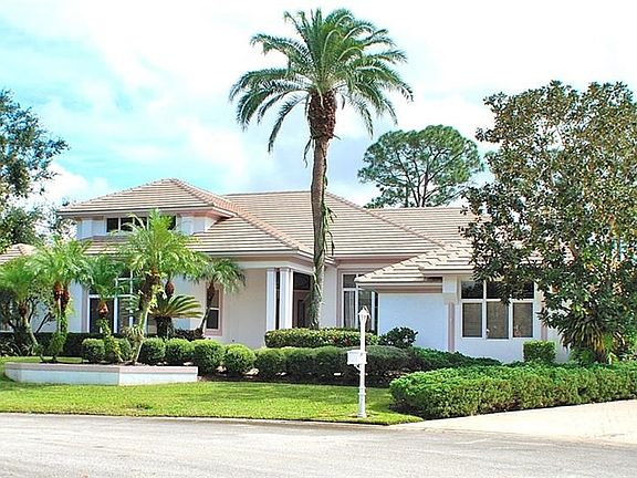 This home is located at the end of the cul-de-sac offering privacy and uninterrupted views