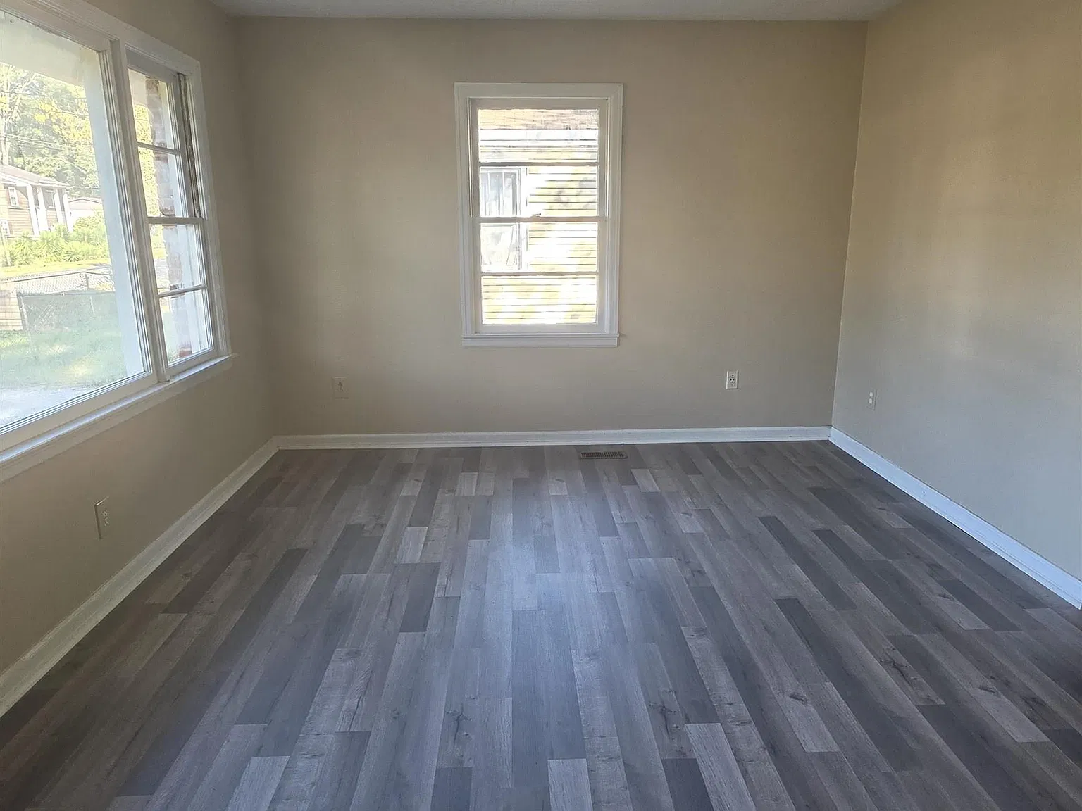 2 bed, 1.0 bath, 900 sqft, $1,000 — Photo 2
