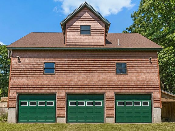 4th image of 524 Oak Hill Road