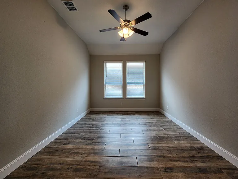 1331 Gruene Glen St — Photo 16