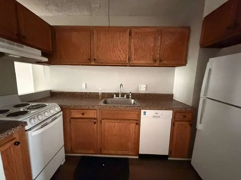 63 Irving St #2B