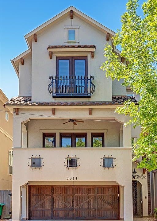 Welcome to 5611 Lacy Street! Just walking distance to the new and revitalized Memorial Park!