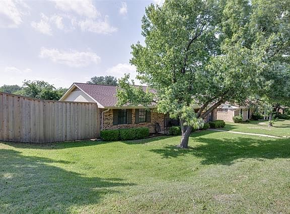 3rd image of 2821 Sybil Dr