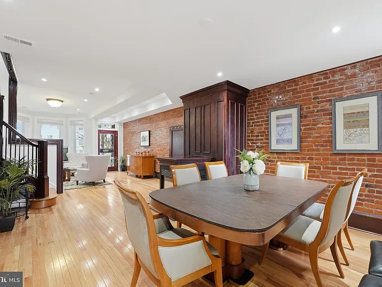 56 Adams St NW — Photo 10