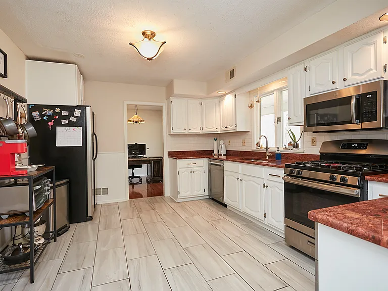 34 Berrien Ave — Photo 16