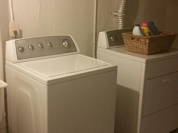 Washer/Dryer Included!