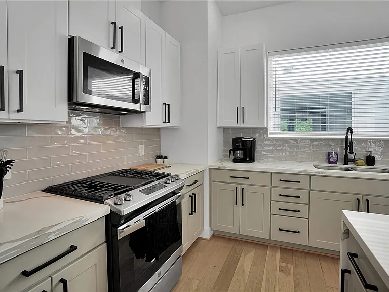 2711 Rosalie St — Photo 10