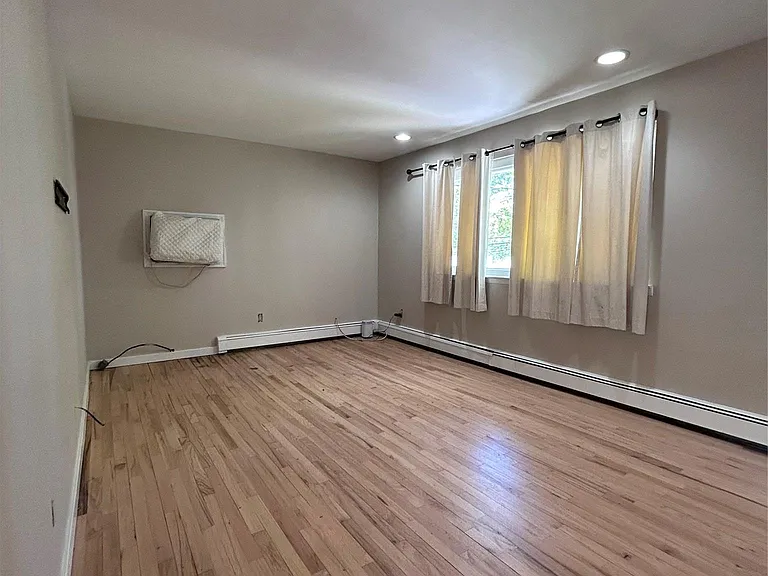 21A Thorney Ave — Photo 2