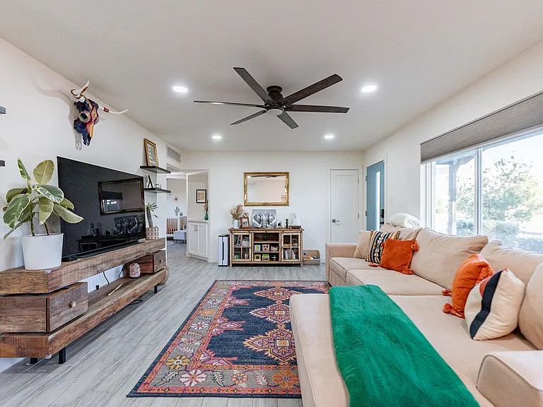4724 E Polk St — Photo 5