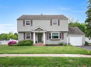 58 Mountain Way, Morris Plains, NJ 07950