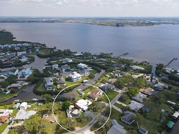 3rd image of 338 Shore Dr