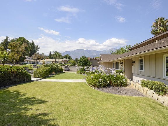 Front Yard - Lower Level