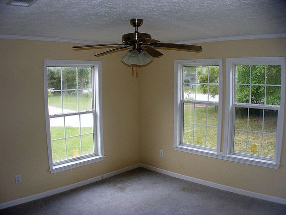 3rd image of 283 Venetian Blvd