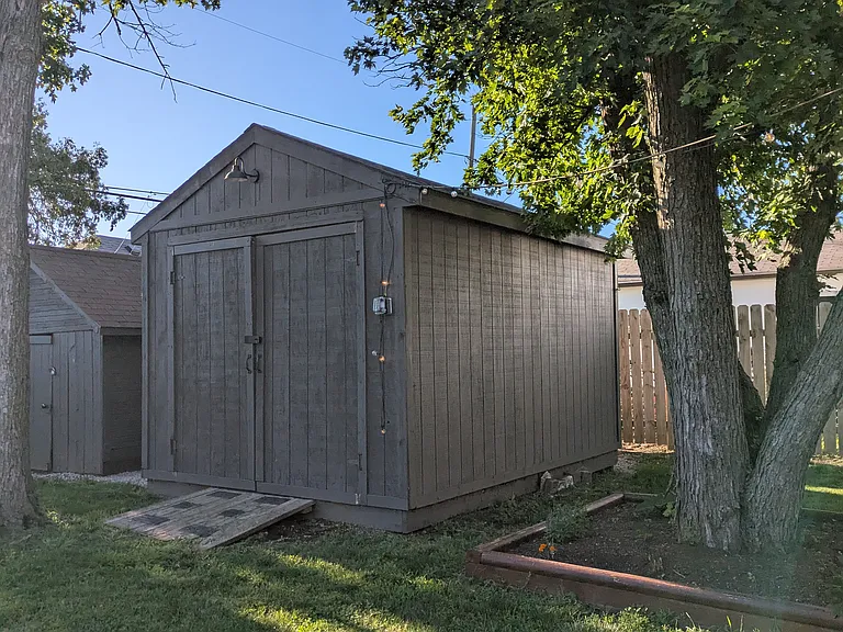 Shed/Workshop with Electricity/Light