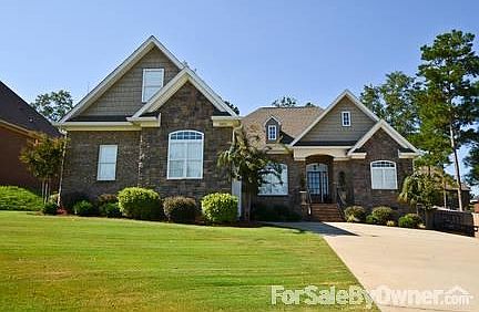 Large front yard, beautiful landscape! : Additional side concrete slab for more parking or trailor p