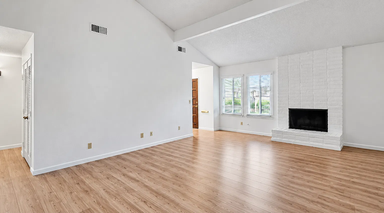 3 bed, 1400 sqft, $2,795 — Photo 3
