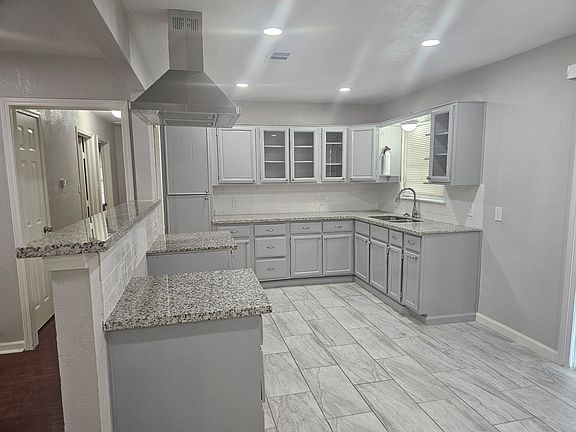 5th image of 8726 Lugary Dr