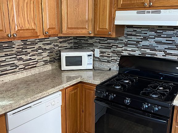 3rd image of 37 Northrup Pl #5 & 2