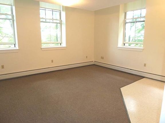 Living room/dining area