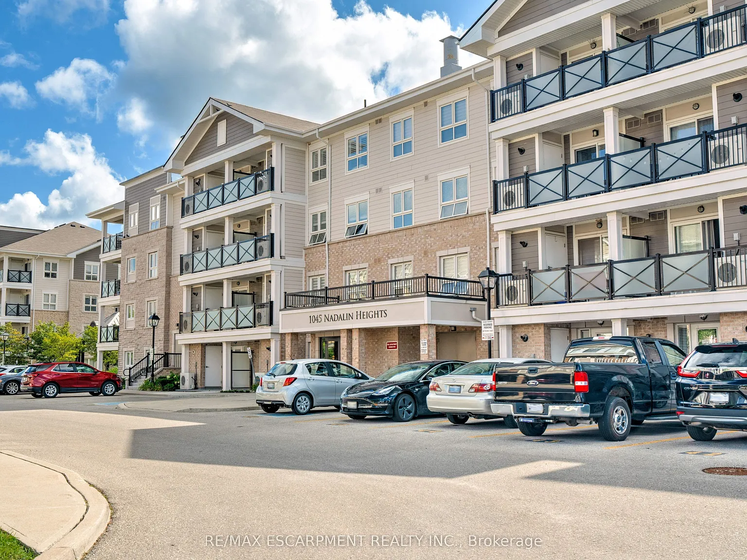 2 bed, $2,550 — Photo 1