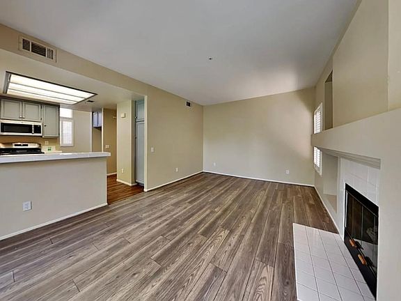 4th image of 10221 Lone Tree Dr
