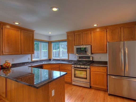 2nd image of 16556 NE 96th Ct
