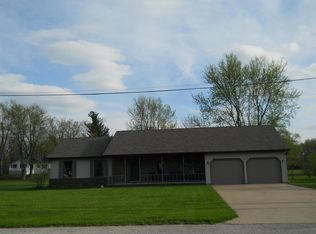 8913 Luann Dr S, Demotte, IN 46310